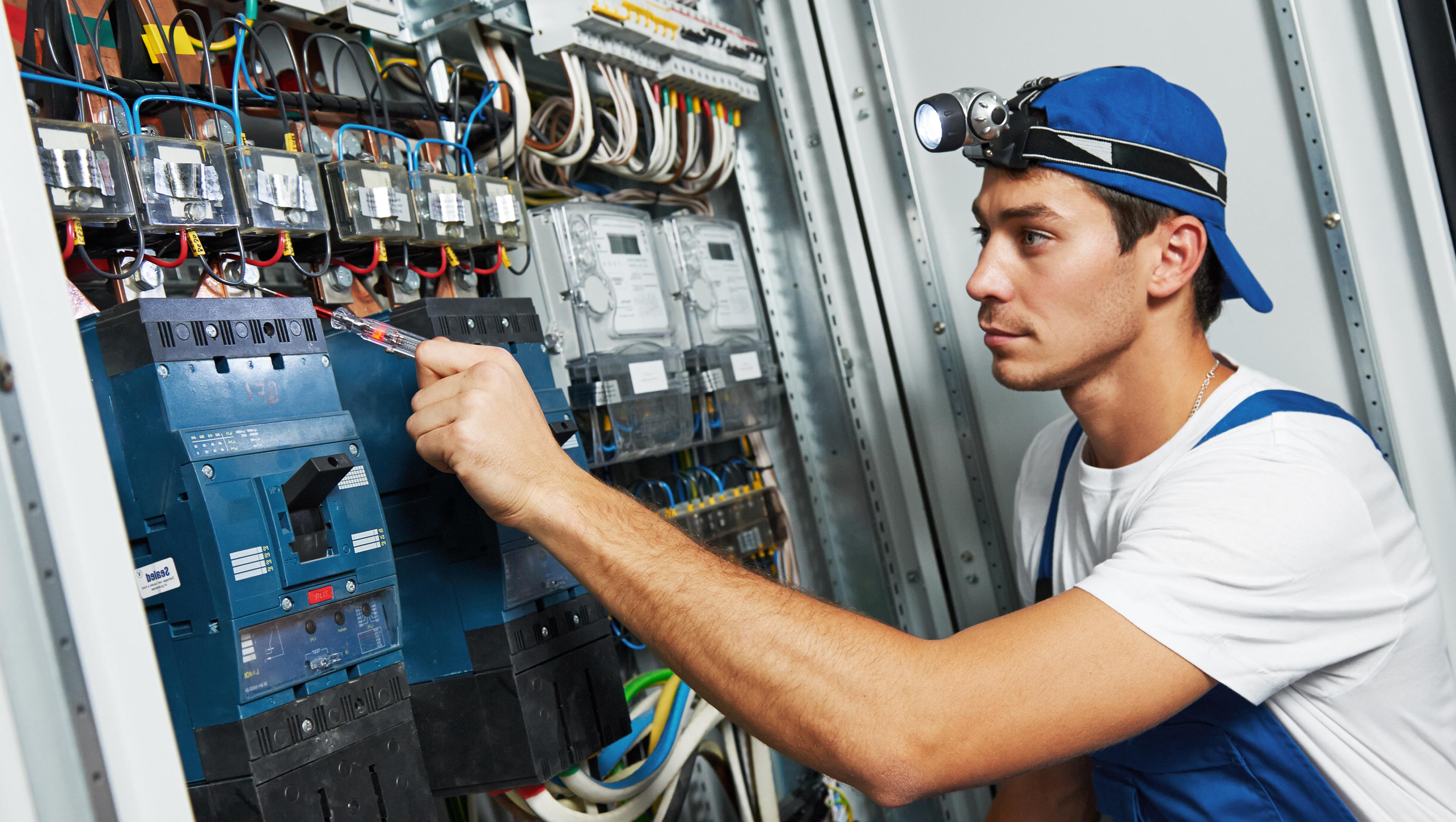 diferencia entre un electricista y un técnico electricista