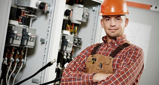 hábitos laborales de un técnico electricista