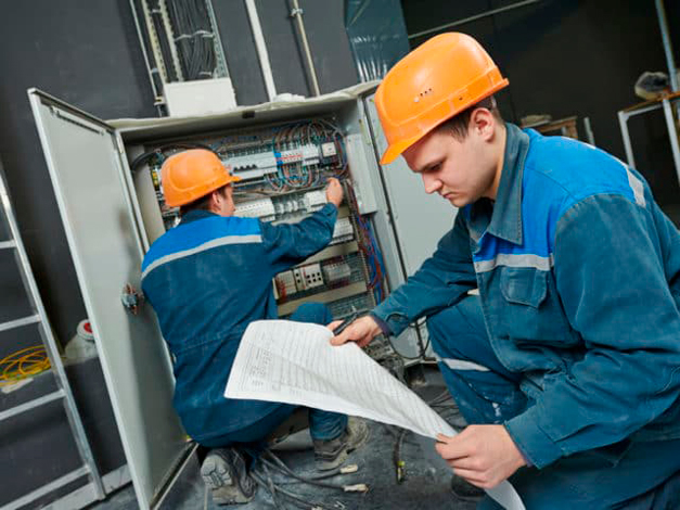 hábitos laborales de un técnico electricista